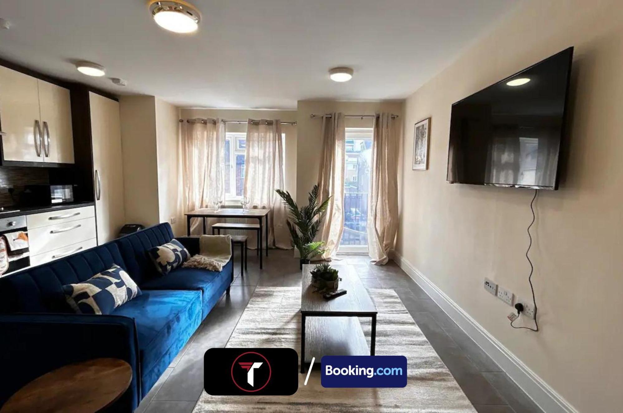Stylish 2 Bedroom Flat By Tara Stays Short Lets & Serviced Accommodation Watford With Free Parking & Nearby Warner Studios Buitenkant foto