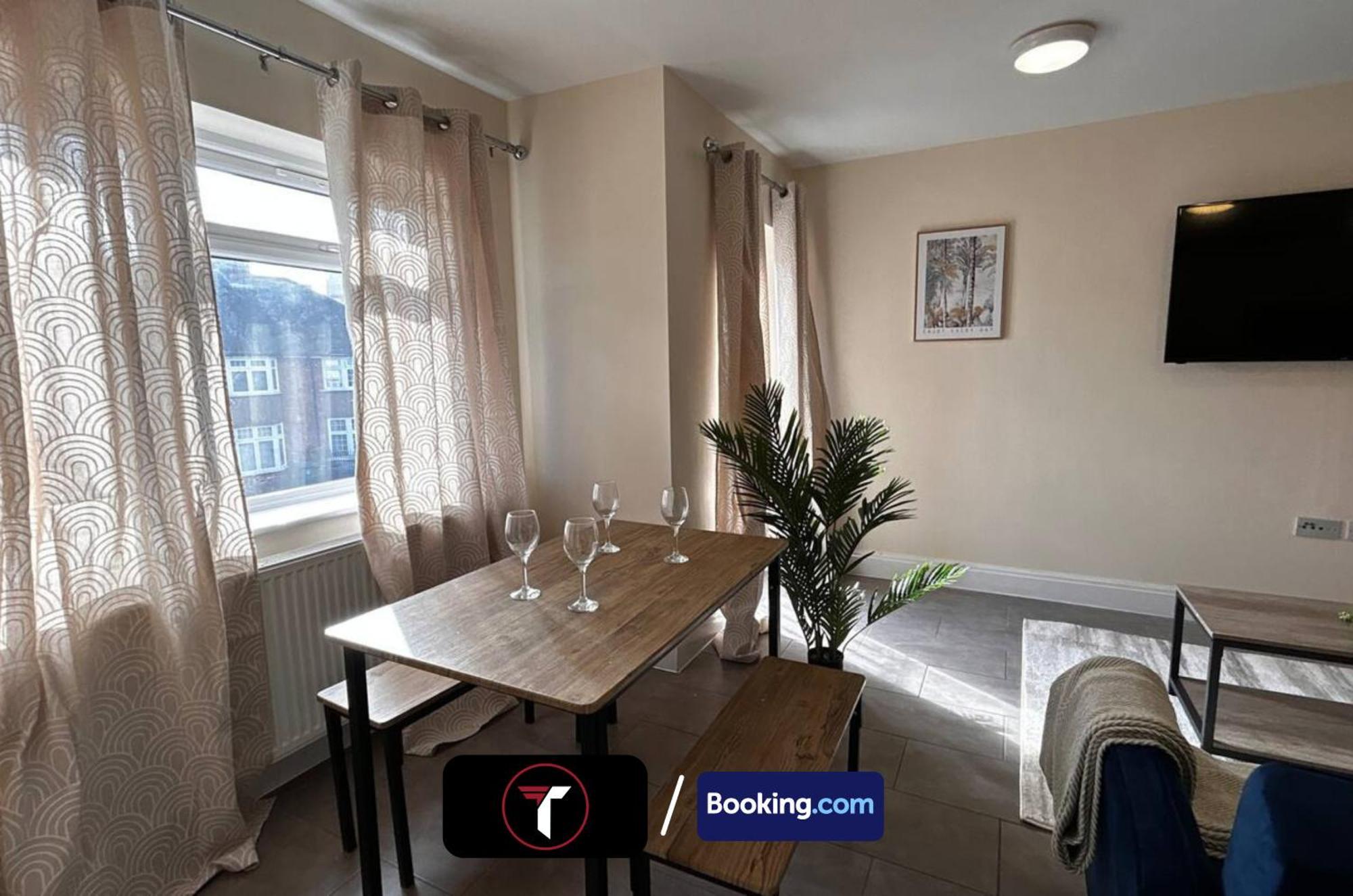 Stylish 2 Bedroom Flat By Tara Stays Short Lets & Serviced Accommodation Watford With Free Parking & Nearby Warner Studios Buitenkant foto