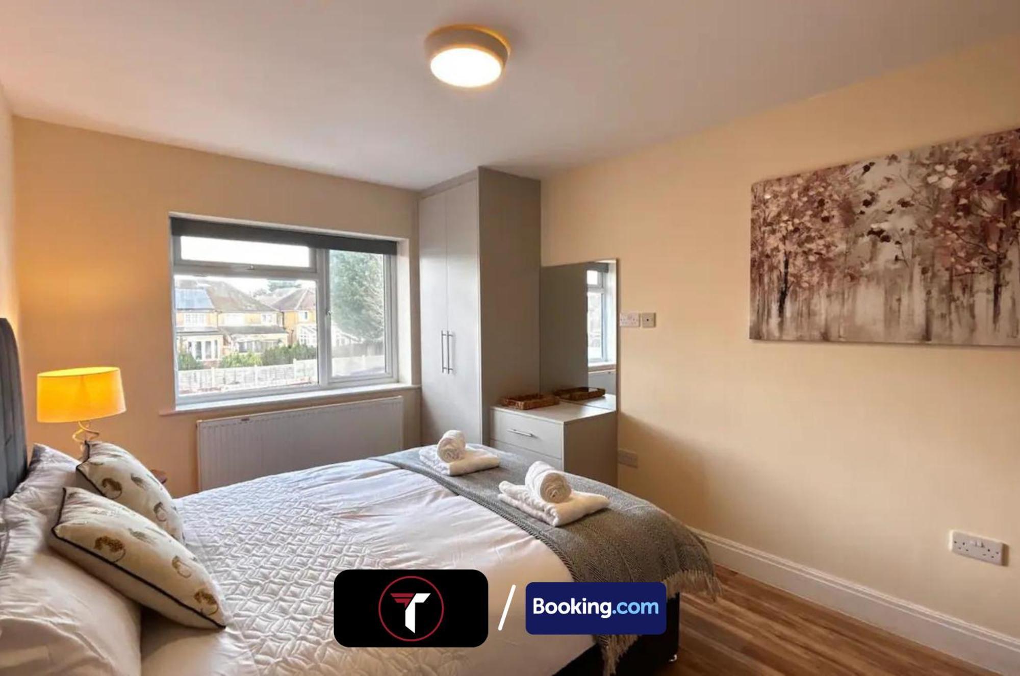 Stylish 2 Bedroom Flat By Tara Stays Short Lets & Serviced Accommodation Watford With Free Parking & Nearby Warner Studios Buitenkant foto